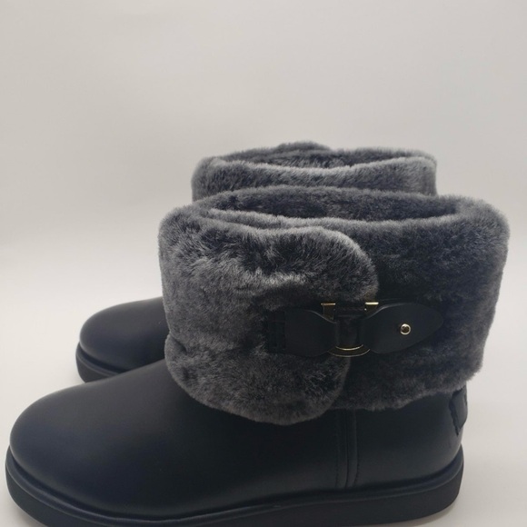 Brand New in Box Ugg women's classic berge mini size 7. - Picture 3 of 7